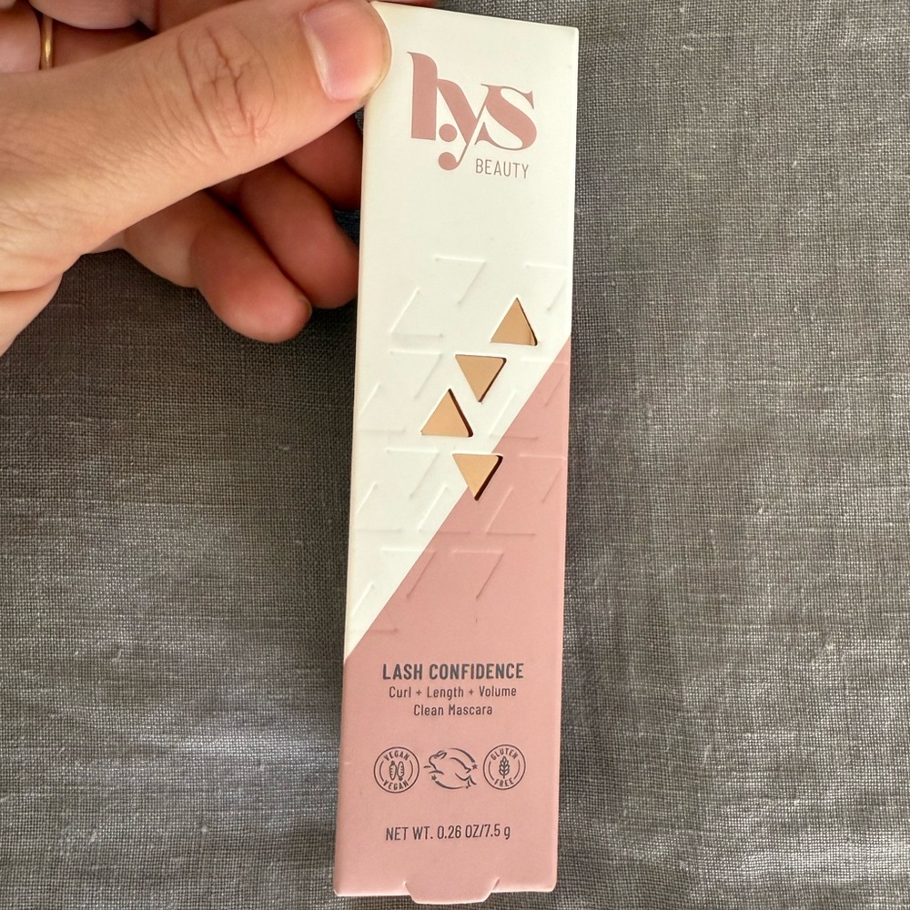 LYS LASH CONFIDENCE VOLUME + LENGTH + CURL CLEAN MASCARA